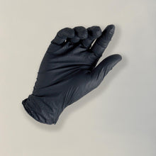 Carica l'immagine nel visualizzatore di Gallery, Guanti In Nitrile Neri Senza Polvere Reflexx 78 – gr. 4,0 (M) Conf. 100 pezzi