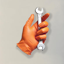 Carica l'immagine nel visualizzatore di Gallery, Guanti In Nitrile Senza Polvere Full Grip N85 Arancione – gr. 8,4 Ultra resistente Conf. 50 pezzi